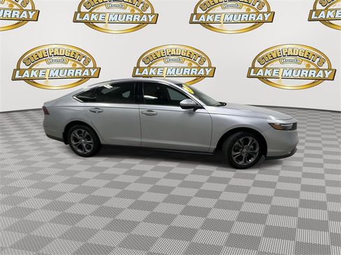 Used 2023 Honda Accord EX image 4