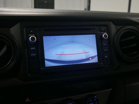 Used 2017 Toyota Tacoma SR image 22