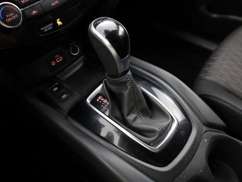 Used 2020 Nissan Rogue SV w/ Premium Package image 23