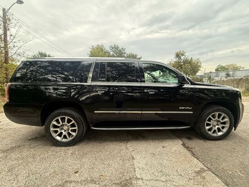 Used 2019 GMC Yukon XL Denali image 8