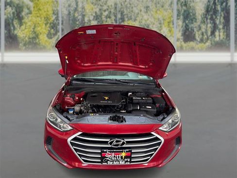 Used 2017 Hyundai Elantra SE FWD image 11