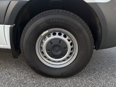 Used 2023 Mercedes-Benz Sprinter 144 Cargo image 11