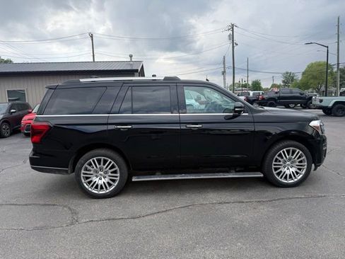 Used 2024 Ford Expedition Limited AWD/4WD image 6