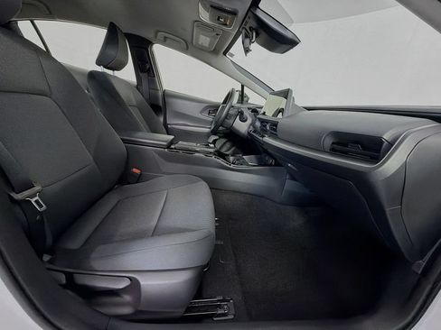 Used 2025 Toyota Prius LE FWD image 31