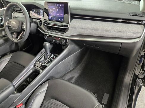 Used 2022 Jeep Compass Latitude FWD image 22