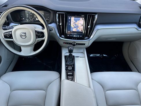 Used 2019 Volvo S60 T6 Momentum w/ Premium Package image 3