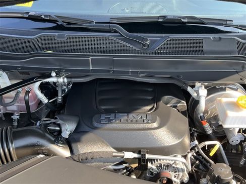 Used 2024 RAM 2500 Tradesman w/ Chrome Appearance Group image 12