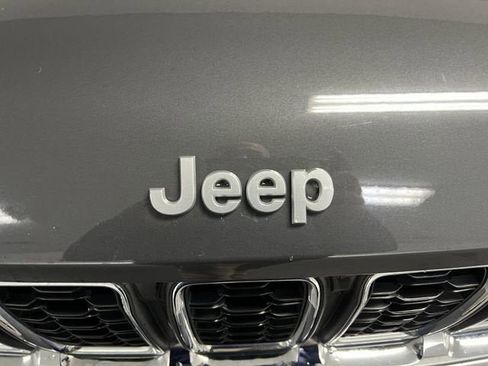 Used 2024 Jeep Grand Cherokee Laredo image 30