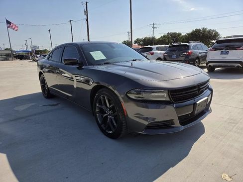 Used 2019 Dodge Charger SXT w/ Blacktop Package RWD image 3