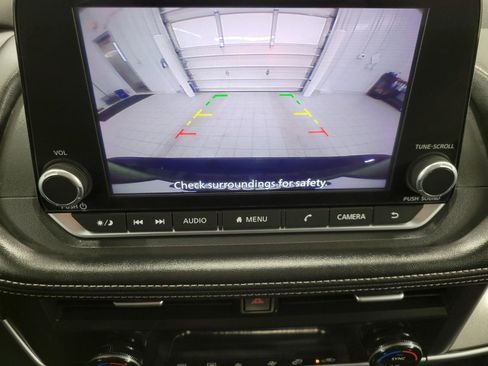 Used 2025 Nissan Rogue SV image 14