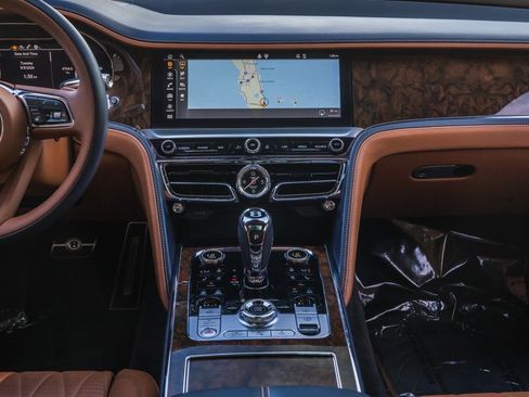 Used 2022 Bentley Flying Spur V8 image 19