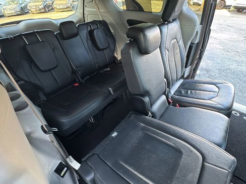 Used 2018 Chrysler Pacifica Touring-L Plus w/ Advanced Safetytec Group image 16