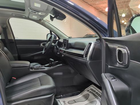 Used 2024 Kia Sorento EX w/ Panoramic Sunroof Package FWD image 9