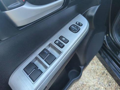 Used 2014 Toyota Camry SE image 15