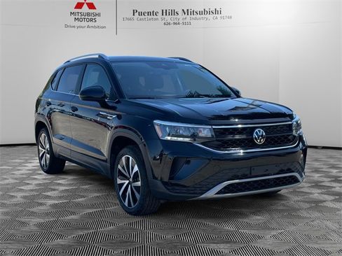 Used 2024 Volkswagen Taos SE image 3