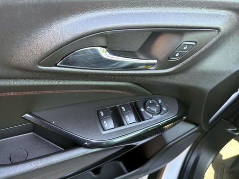 Used 2025 Chevrolet Trax RS FWD image 11