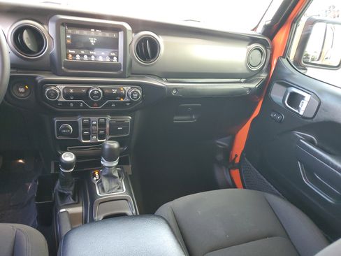 Used 2023 Jeep Gladiator Sport image 15