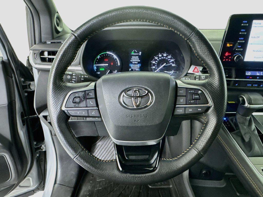Used 2022 Toyota Sienna XLE Woodland Edition AWD/4WD image 12