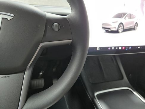 Used 2024 Tesla Model Y Long Range AWD/4WD image 16
