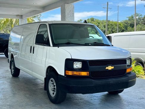 Used 2017 Chevrolet Express 3500 Extended image 3