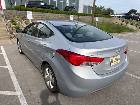 Used 2013 Hyundai Elantra GLS w/ Preferred Pkg FWD image 9