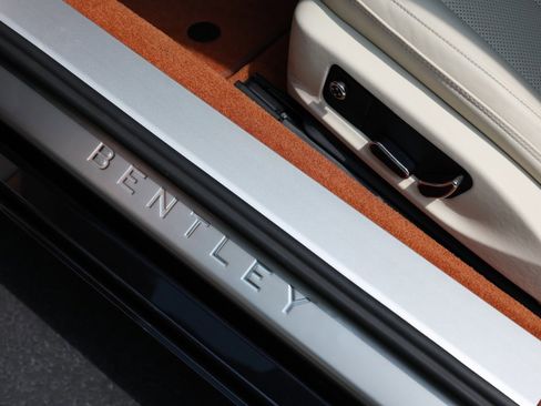 Used 2024 Bentley Continental GT image 31