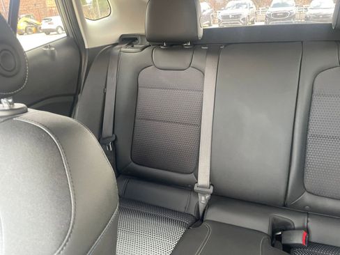 Used 2025 Chevrolet Trax LT w/ LT Convenience Package image 37