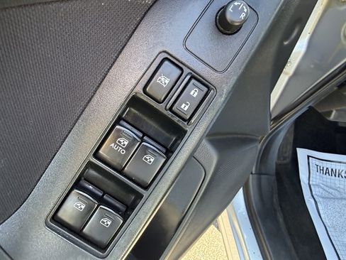 Used 2016 Subaru Forester 2.5i AWD/4WD image 10