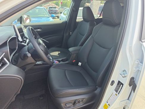 Used 2026 Toyota Corolla Cross XLE AWD/4WD image 9