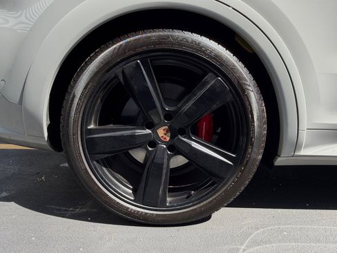 Certified 2026 Porsche Cayenne S AWD/4WD image 9