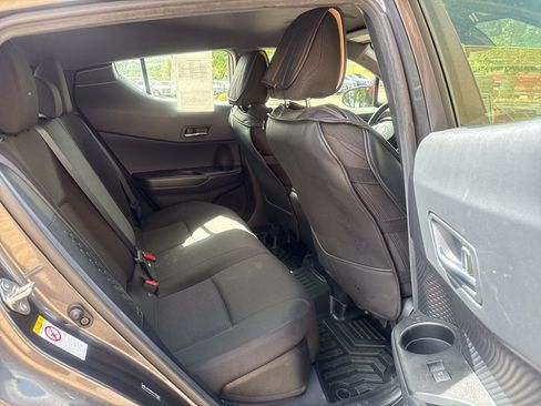 Used 2019 Toyota C-HR XLE FWD image 25