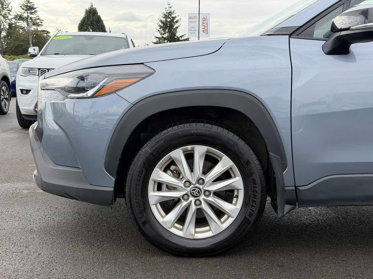 Used 2025 Toyota Corolla Cross LE AWD/4WD image 13