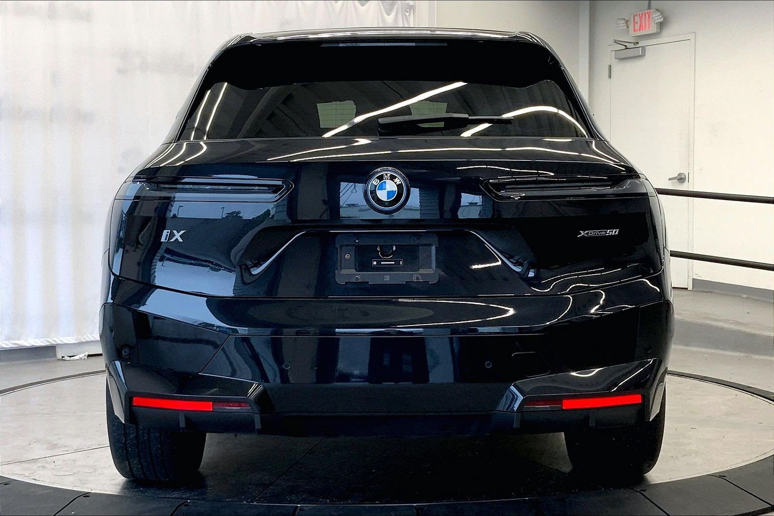 Used 2024 BMW iX xDrive50 w/ Sport Package AWD/4WD image 6