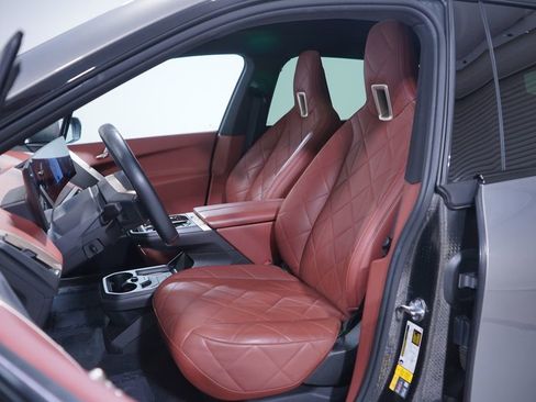 Used 2023 BMW iX xDrive50 w/ Sport Package image 7