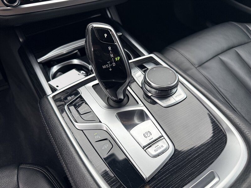 Used 2019 BMW 740i w/ M Sport Package RWD image 17