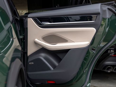 Certified 2025 Porsche Macan 4S Electric AWD/4WD image 49