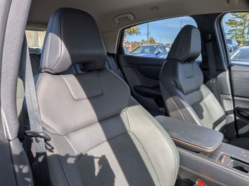 Used 2023 Nissan Ariya FWD image 37