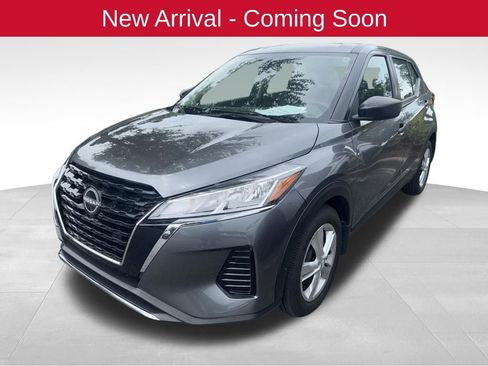 Used 2025 Nissan Kicks Play S image 2