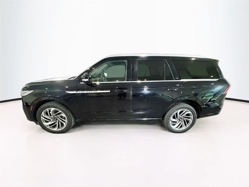 Used 2025 Lincoln Navigator Reserve AWD/4WD image 30