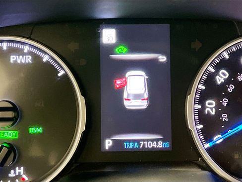 Used 2022 Toyota RAV4 SE image 23