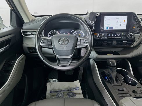 Used 2023 Toyota Highlander XLE image 22