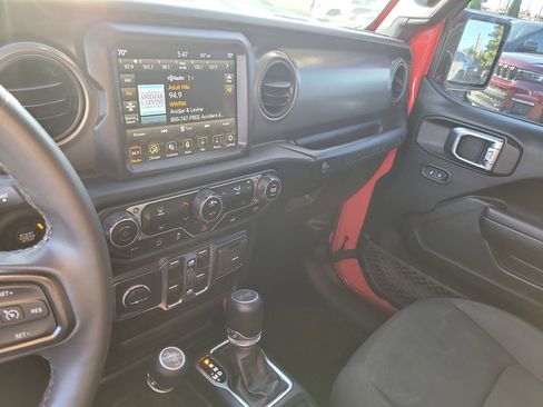 Used 2023 Jeep Wrangler Sport S image 16