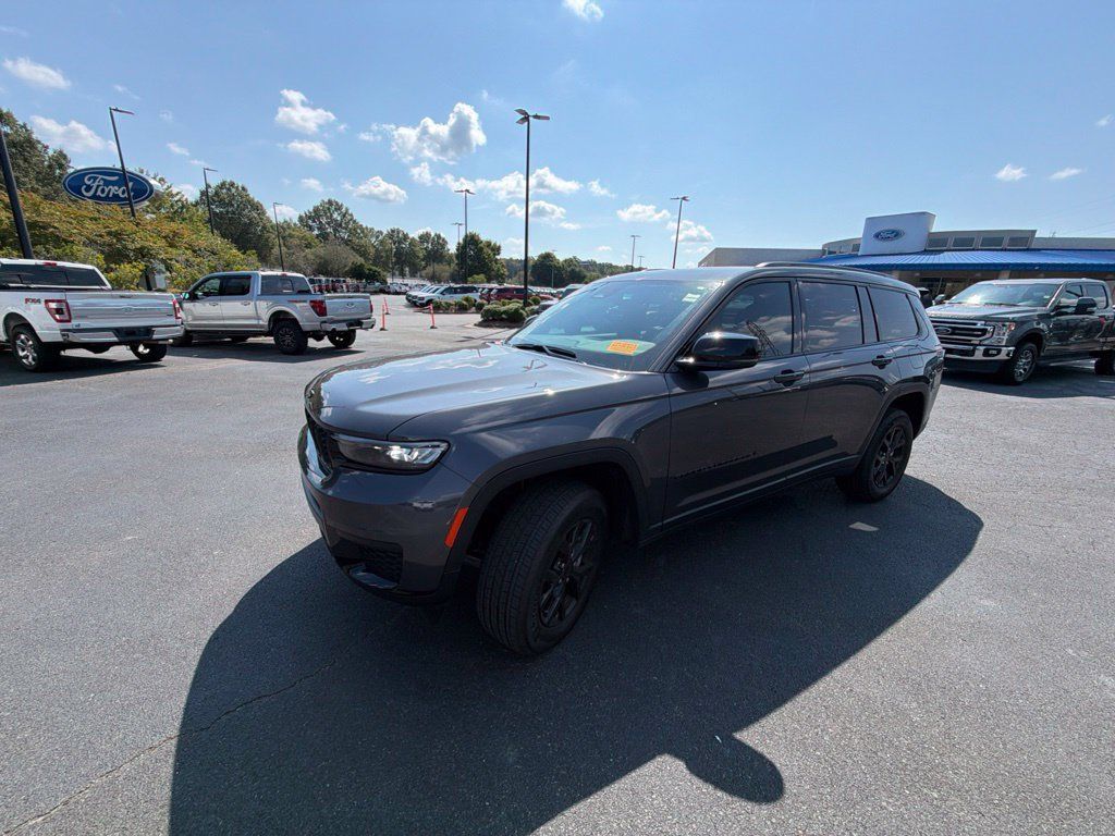Used 2025 Jeep Grand Cherokee L Altitude AWD/4WD image 23