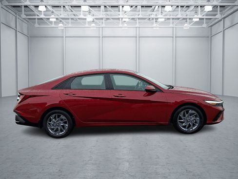 Certified 2024 Hyundai Elantra SEL image 7