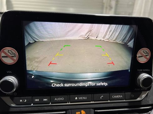 Used 2025 Nissan Altima 2.5 SV FWD image 33