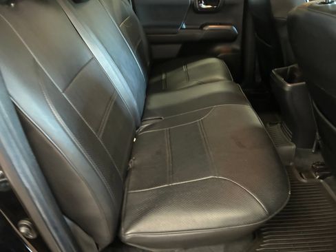 Used 2023 Toyota Tacoma TRD Off-Road AWD/4WD image 31