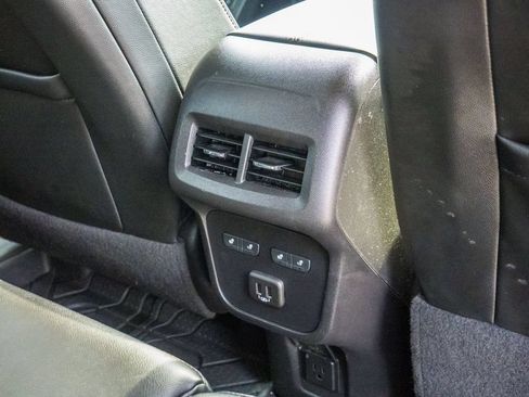 Used 2023 Chevrolet Equinox Premier AWD/4WD image 26
