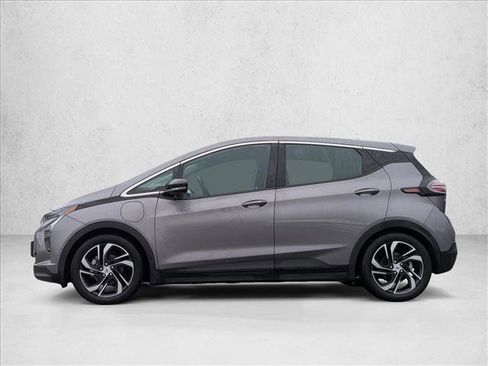 Used 2023 Chevrolet Bolt LT w/ Infotainment Package FWD image 9