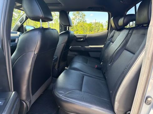 Used 2019 Toyota Tacoma TRD Off-Road AWD/4WD image 12
