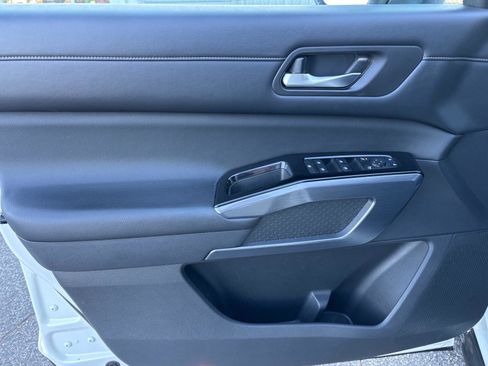 Used 2022 Nissan Pathfinder SL image 8